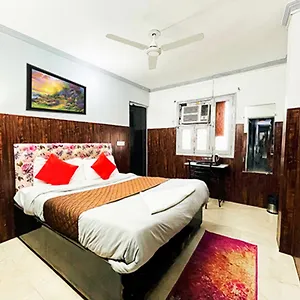 Moti Bagh - Satya Niketan Bed & Breakfast